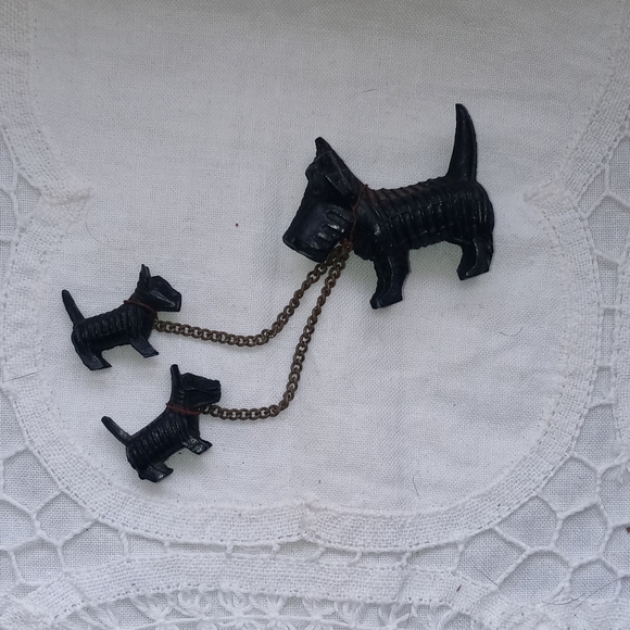 Vintage Other - Vintage chained scottie dog with puppies.